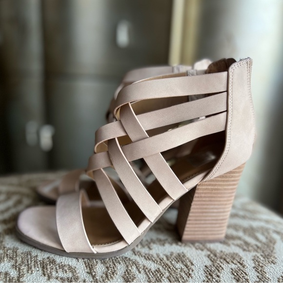 Nude strappy booties sandals - Picture 2 of 13